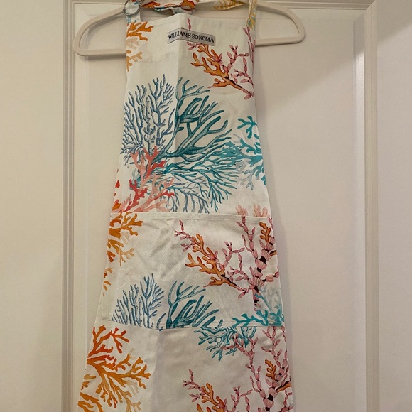 Williams-Sonoma Apron & Mitt Set - Picture 8 of 8